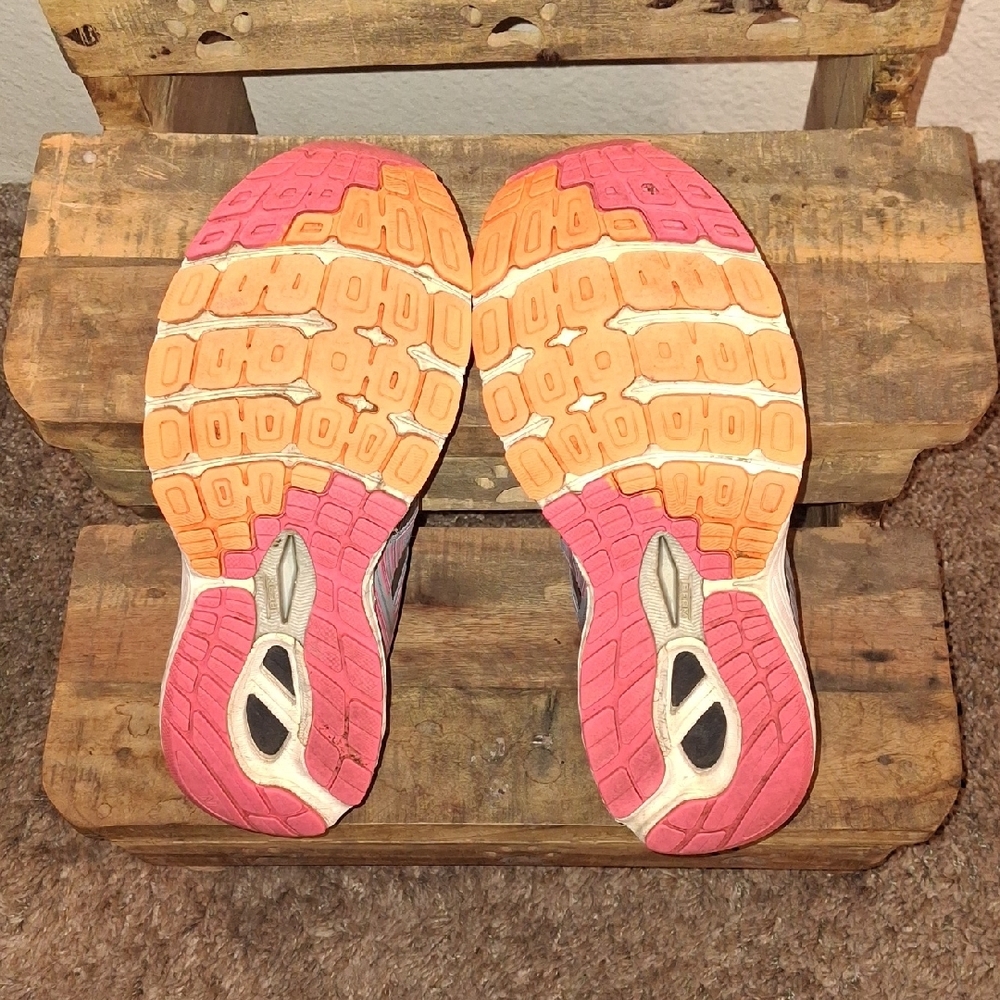 EUC Women's New Balance Running Shoes Size 8 - Picture 11 of 11
